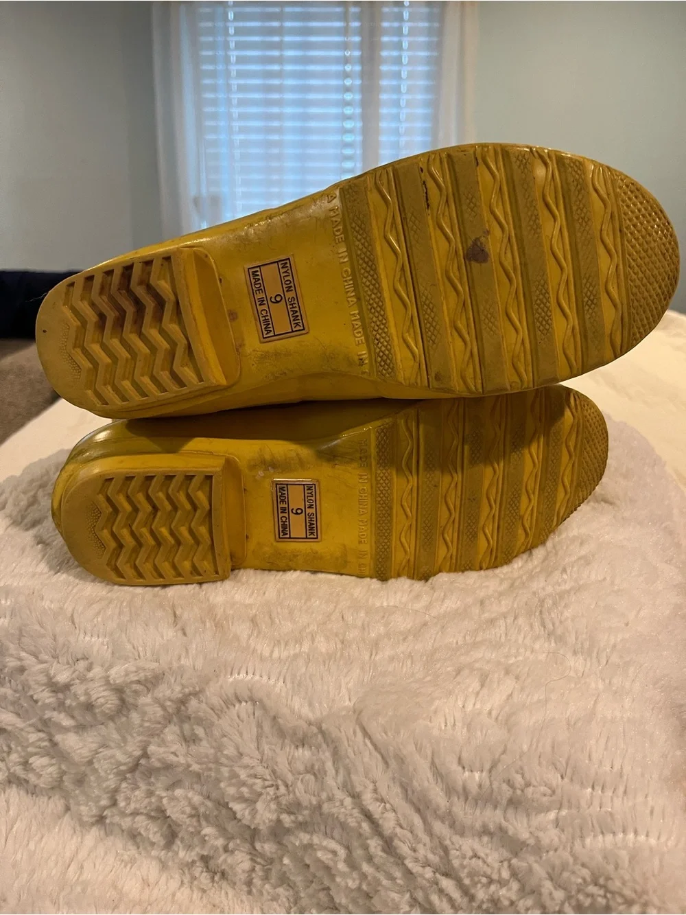LL BEAN Wellie waterproof rubber boots in yellow women’s size 9 rain durable